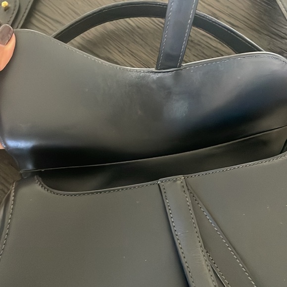 Saddle Handbag Leather Medium with strap. Outside and inside is great condition - Picture 11 of 12